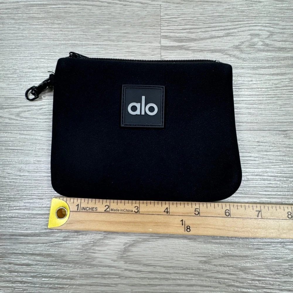 Alo Yoga Women's Pouch Neoprene Zip Wallet Cosmetic Bag Black LIKE NEW